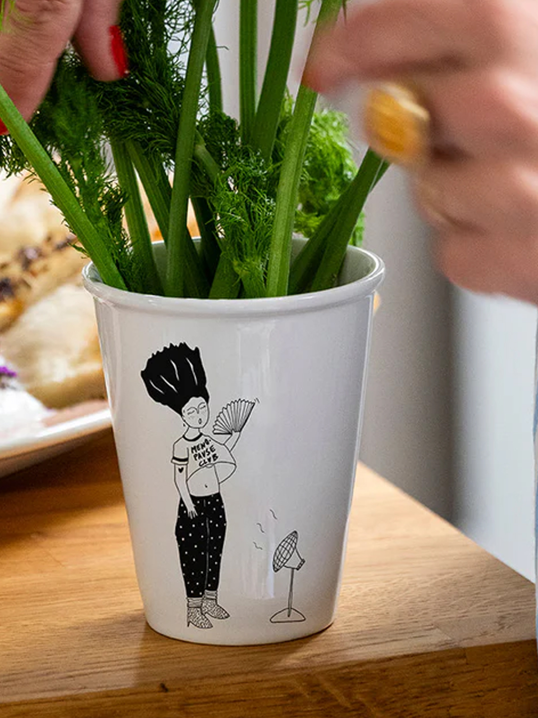 Taza Helen B cerámica ilustrada Menopausia Club