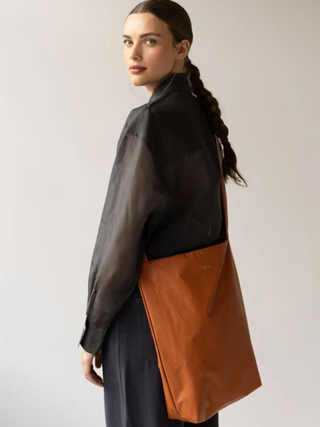 Bolso Tinne and Mia "Feel Good Bag" Adobe