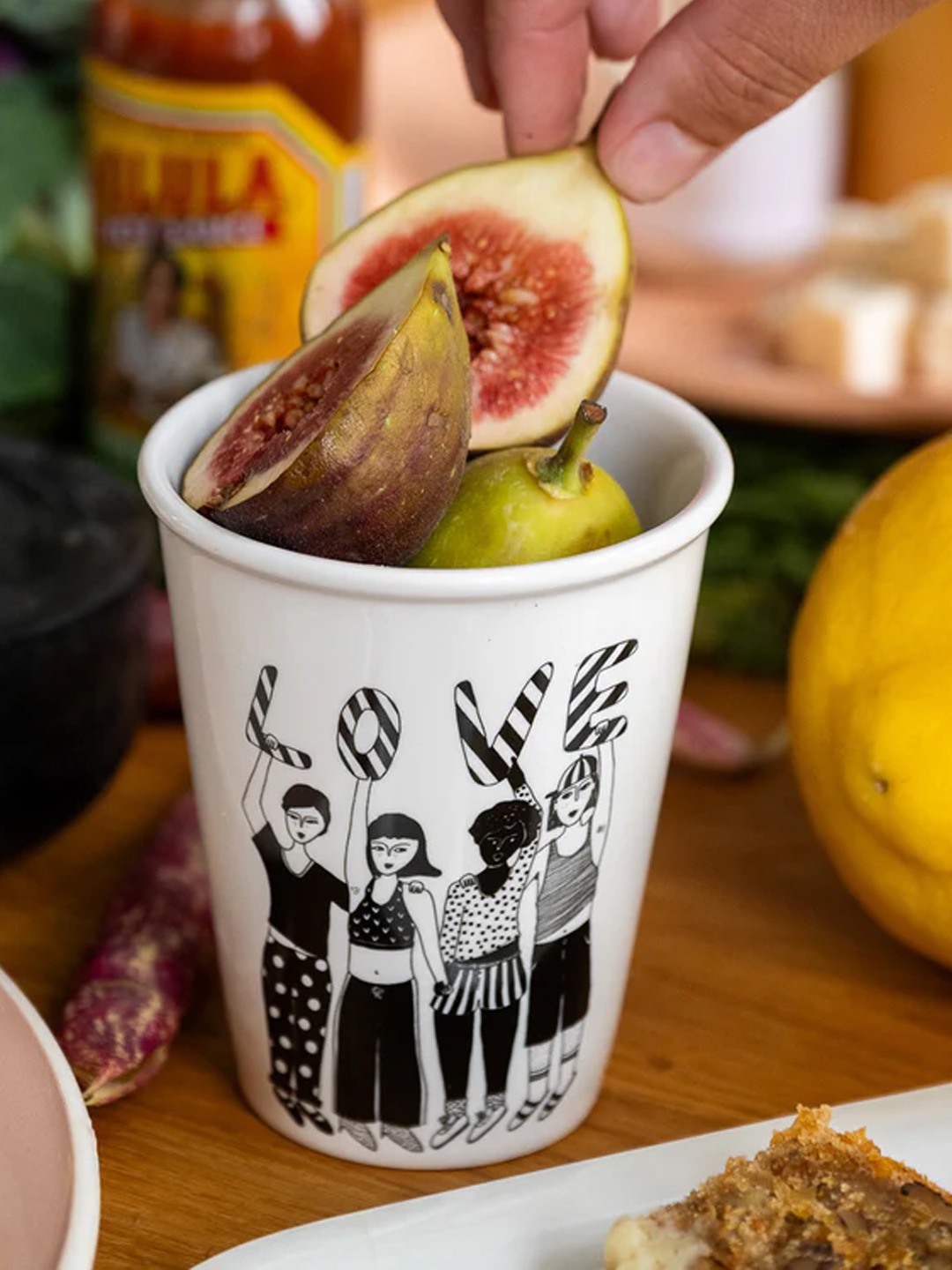 Taza Helen B cerámica ilustrada amor rayado