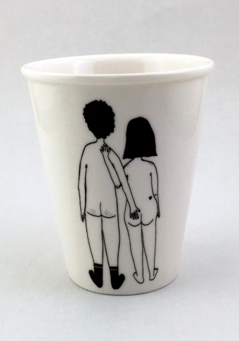 Taza cerámica ilustrada pareja desnuda culo  Helen B