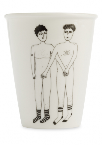 Taza cerámica ilustrada pareja chicos desnudos Helen B