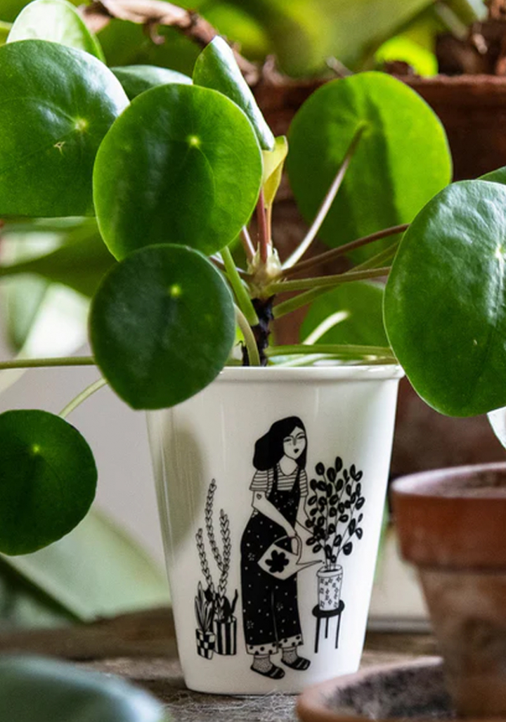 Taza cerámica ilustrada rapaza plantas Helen B
