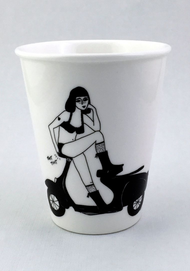 Taza cerámica ilustrada rapaza moto