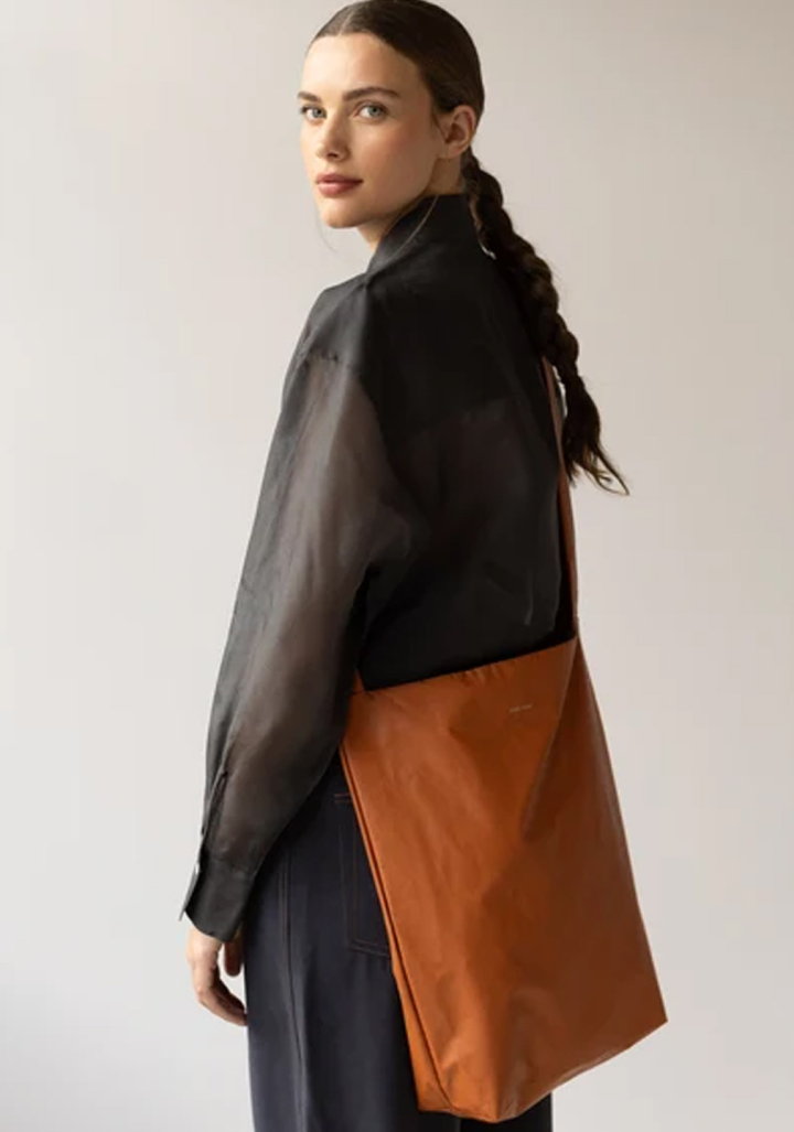 Bolso Tinne and Mia "Feel Good Bag" Adobe