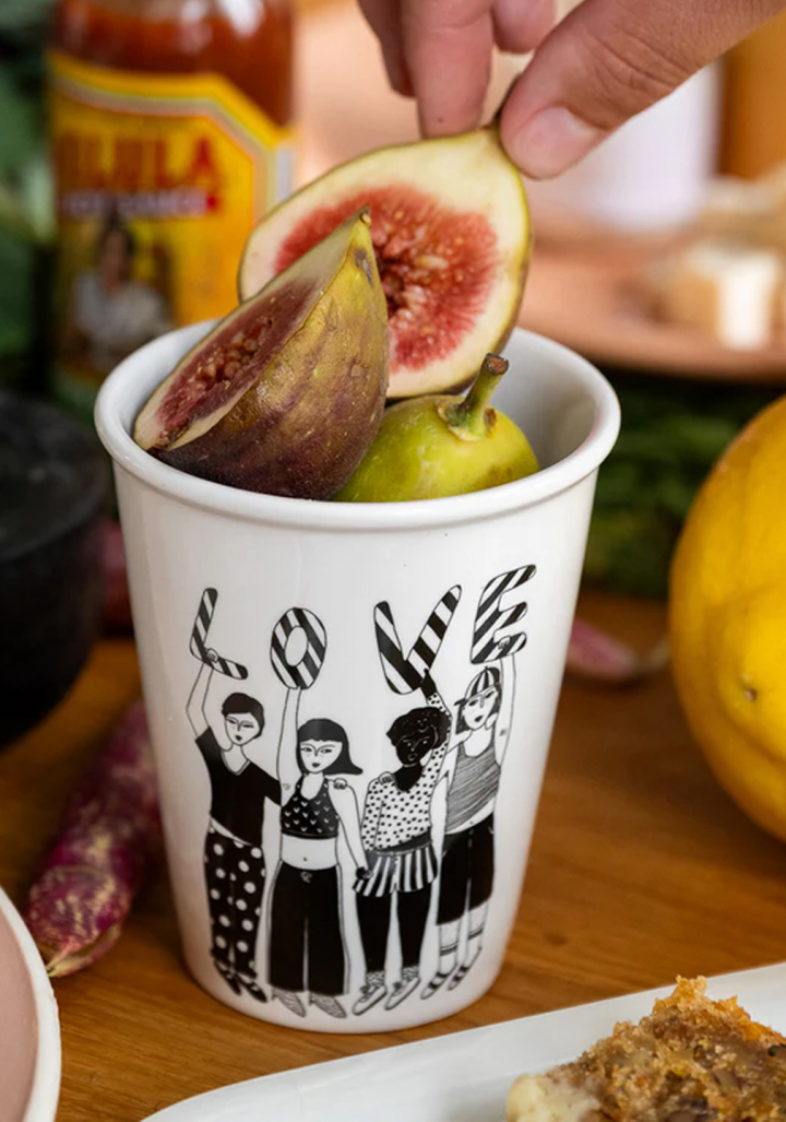 Taza Helen B cerámica ilustrada amor raiado